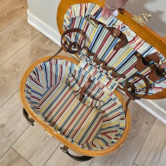Vintage Wicker Picnic Basket with Wooden Top - Picture 3 of 8